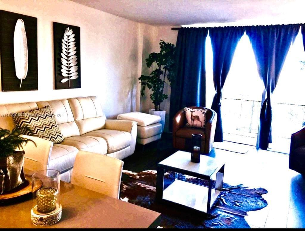 11111 Biscayne Blvd # 4D, Miami FL 33181 — 18