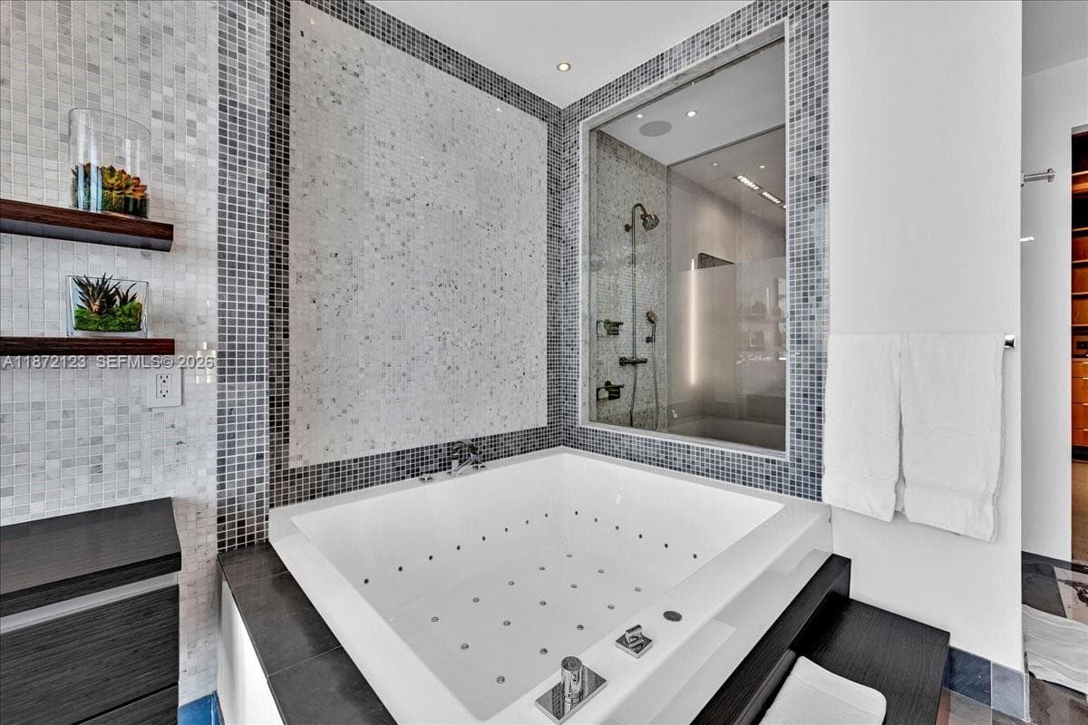 200 Biscayne Boulevard Way # 5401, Miami FL 33131 — 22