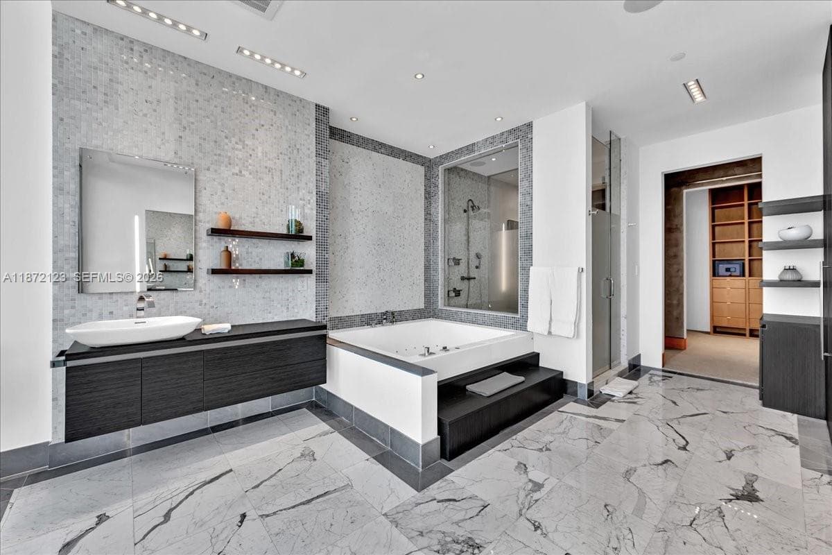 200 Biscayne Boulevard Way # 5401, Miami FL 33131 — 20