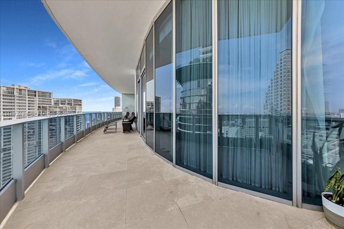 200 Biscayne Boulevard Way # 5401, Miami FL 33131 — 15