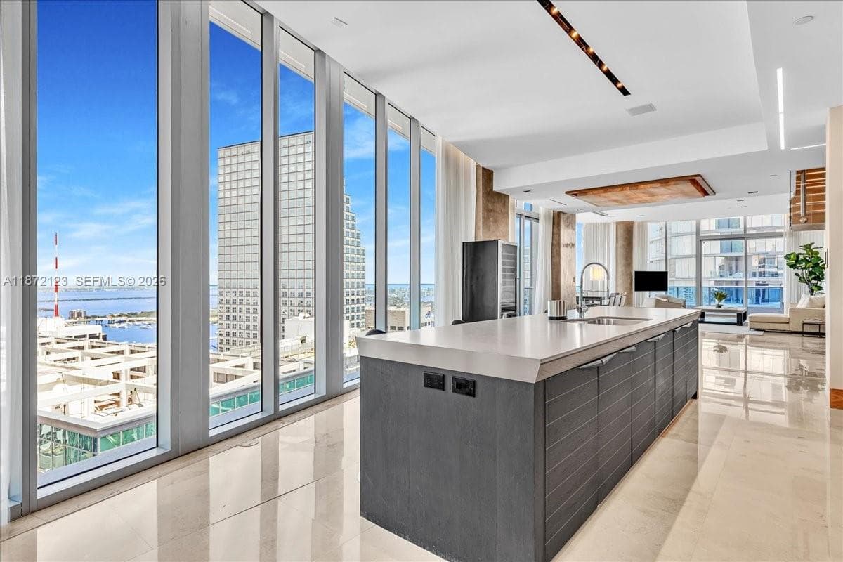200 Biscayne Boulevard Way # 5401, Miami FL 33131 — 11