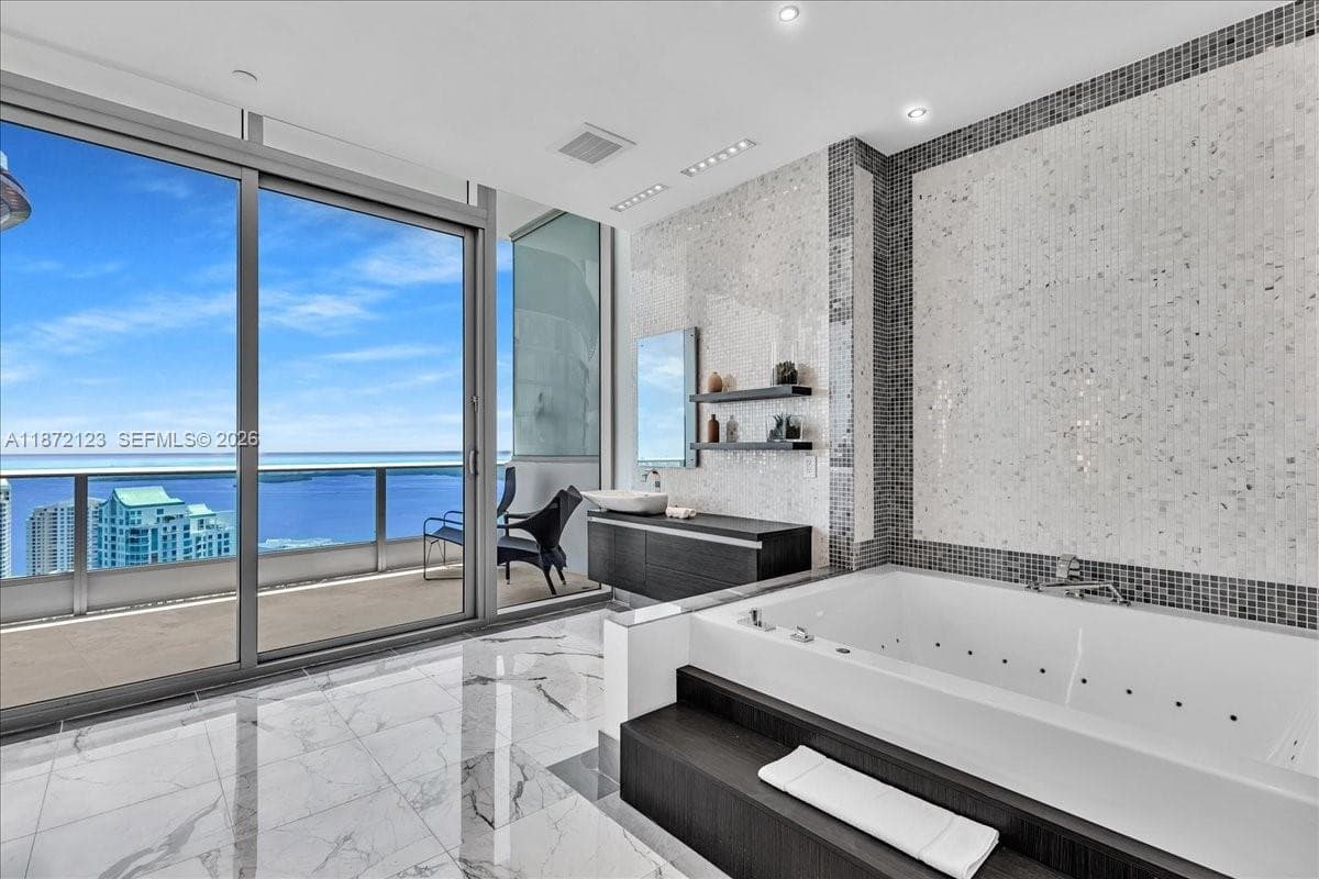 200 Biscayne Boulevard Way # 5401, Miami FL 33131 — 21