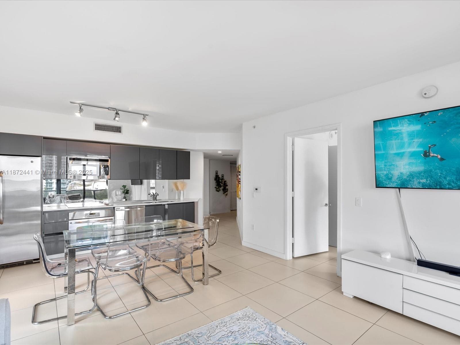 31 SE 6th St # 802, Miami FL 33131 — 13