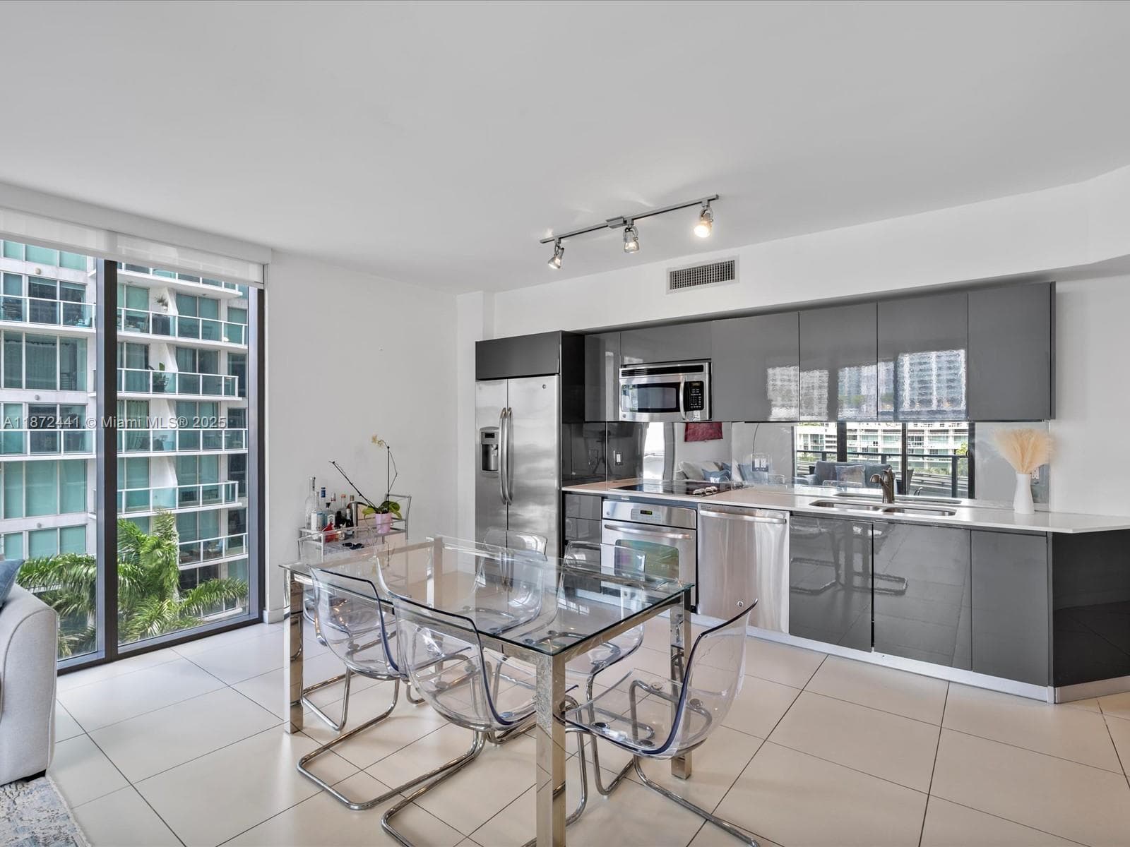 31 SE 6th St # 802, Miami FL 33131 — 7