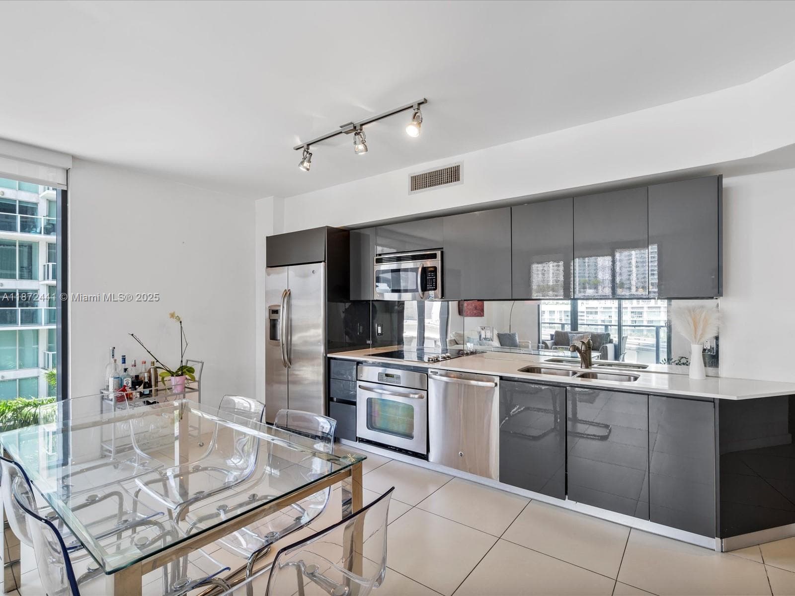31 SE 6th St # 802, Miami FL 33131 — 5