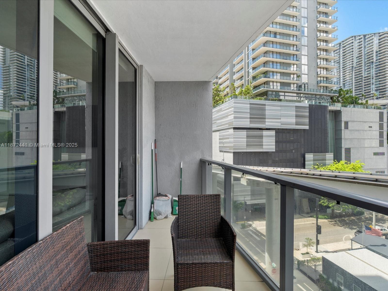 31 SE 6th St # 802, Miami FL 33131 — 33