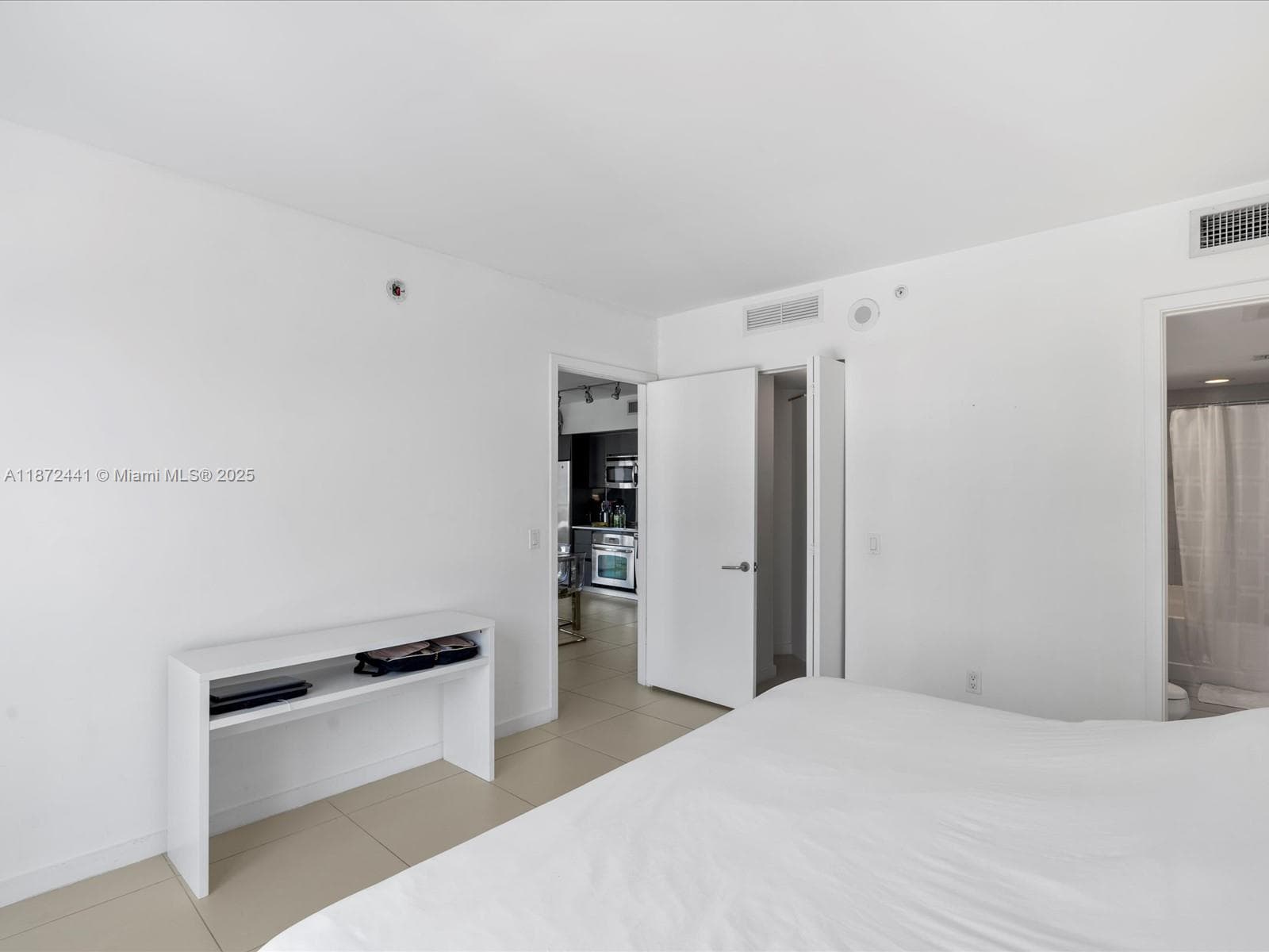 31 SE 6th St # 802, Miami FL 33131 — 25