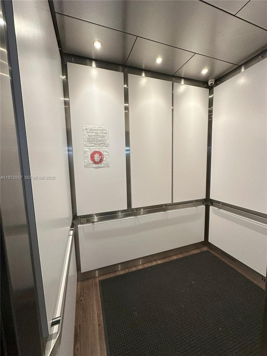 3200 Collins Ave # 3, Miami Beach FL 33140 — 27
