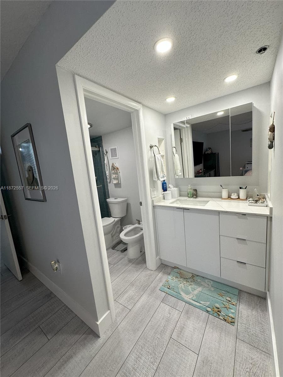 3200 Collins Ave # 3, Miami Beach FL 33140 — 17