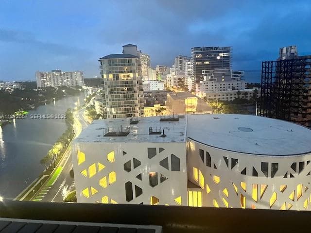 3200 Collins Ave # 3, Miami Beach FL 33140 — 22