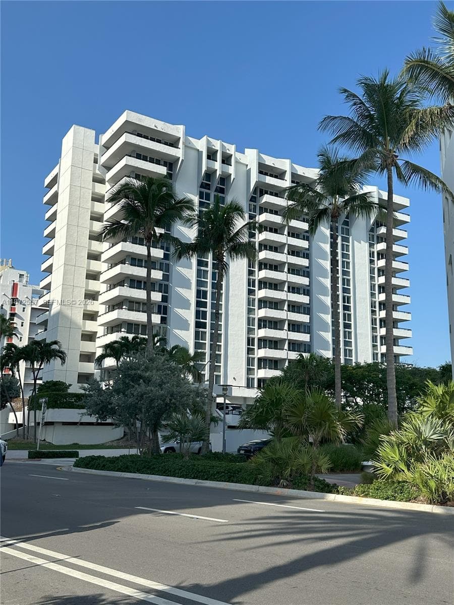 3200 Collins Ave # 3, Miami Beach FL 33140 — 1