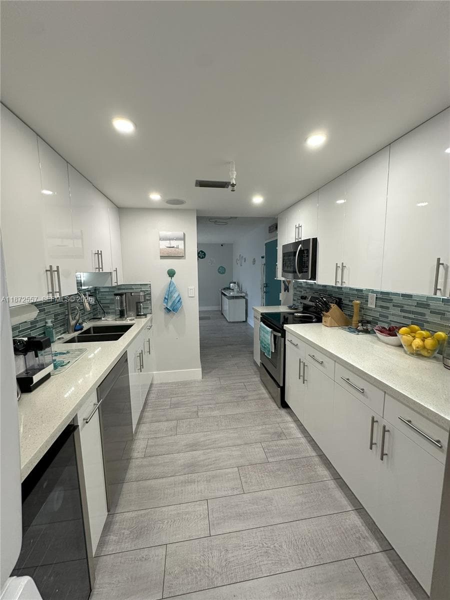 3200 Collins Ave # 3, Miami Beach FL 33140 — 5