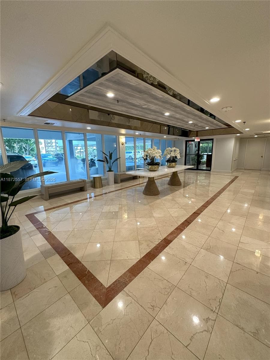 3200 Collins Ave # 3, Miami Beach FL 33140 — 24