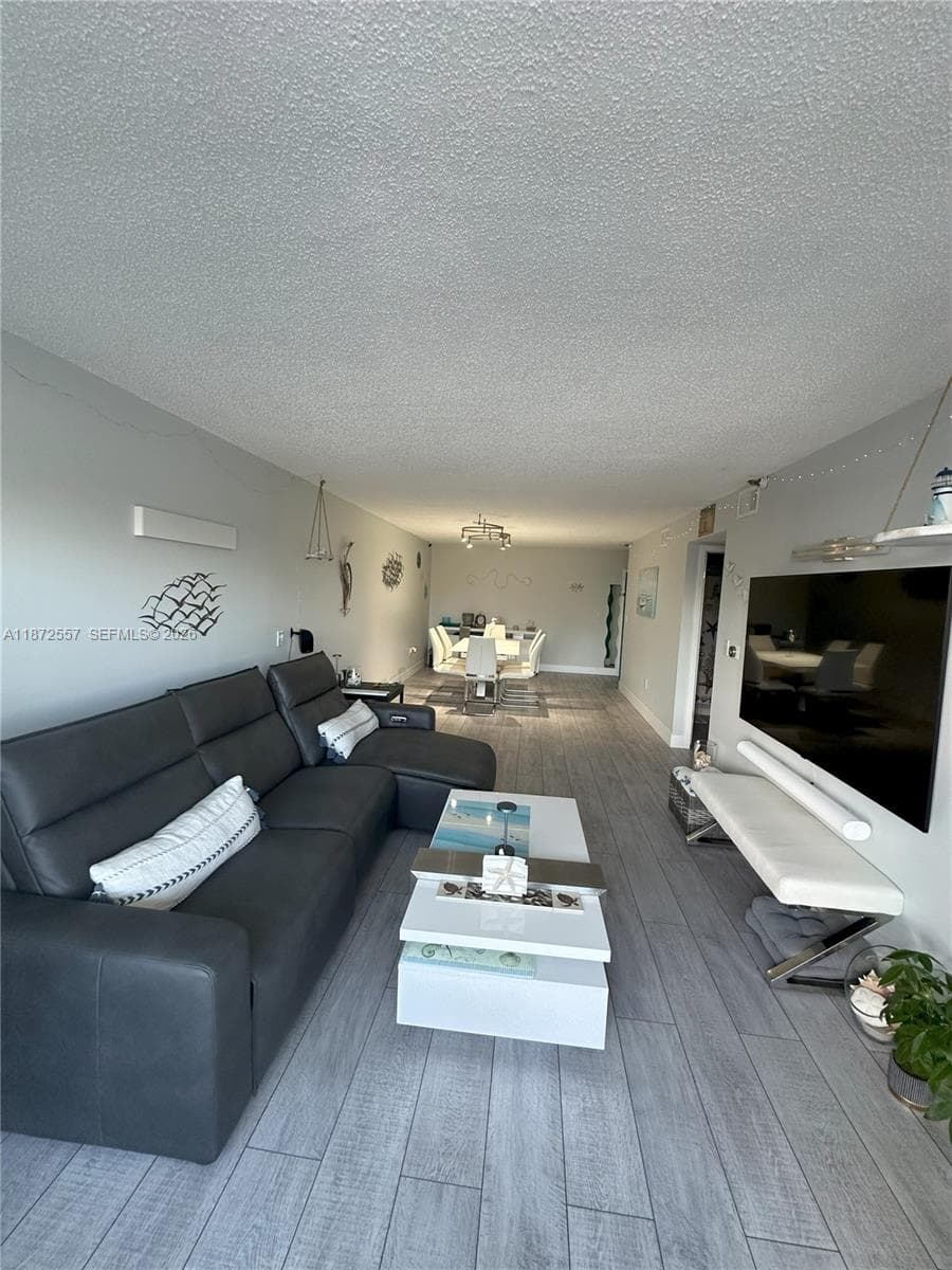 3200 Collins Ave # 3, Miami Beach FL 33140 — 10