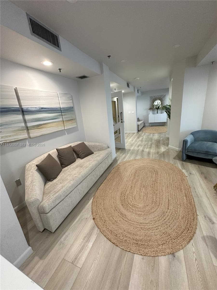 3200 Collins Ave # 3, Miami Beach FL 33140 — 33