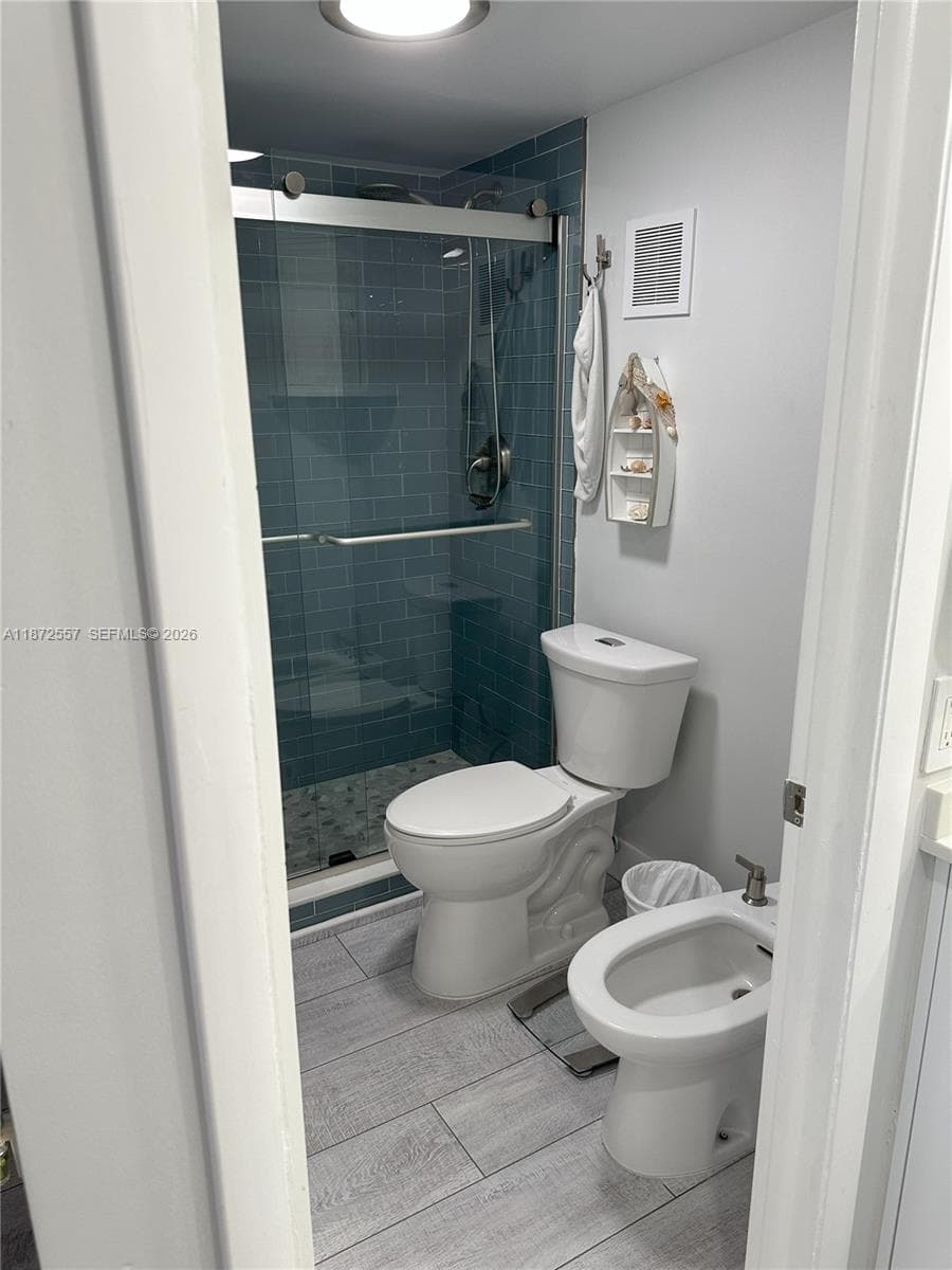 3200 Collins Ave # 3, Miami Beach FL 33140 — 15