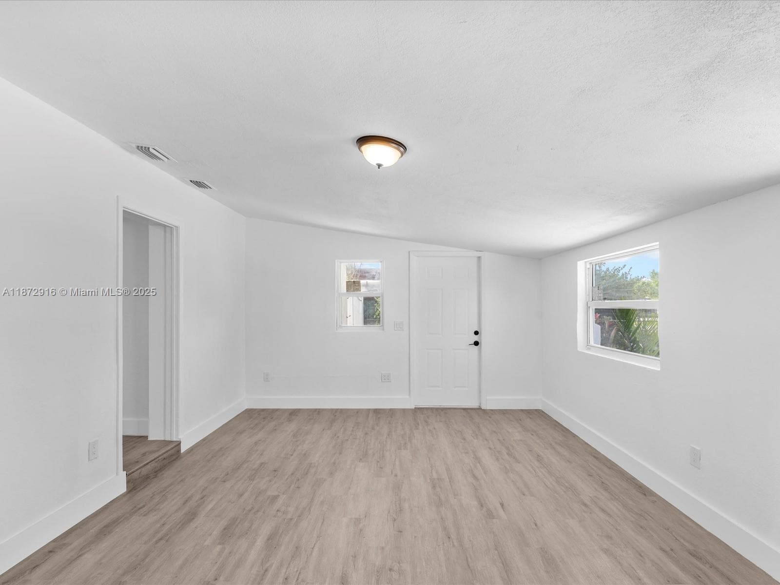 5365 SW 97th Ct, Miami FL 33165 — 32
