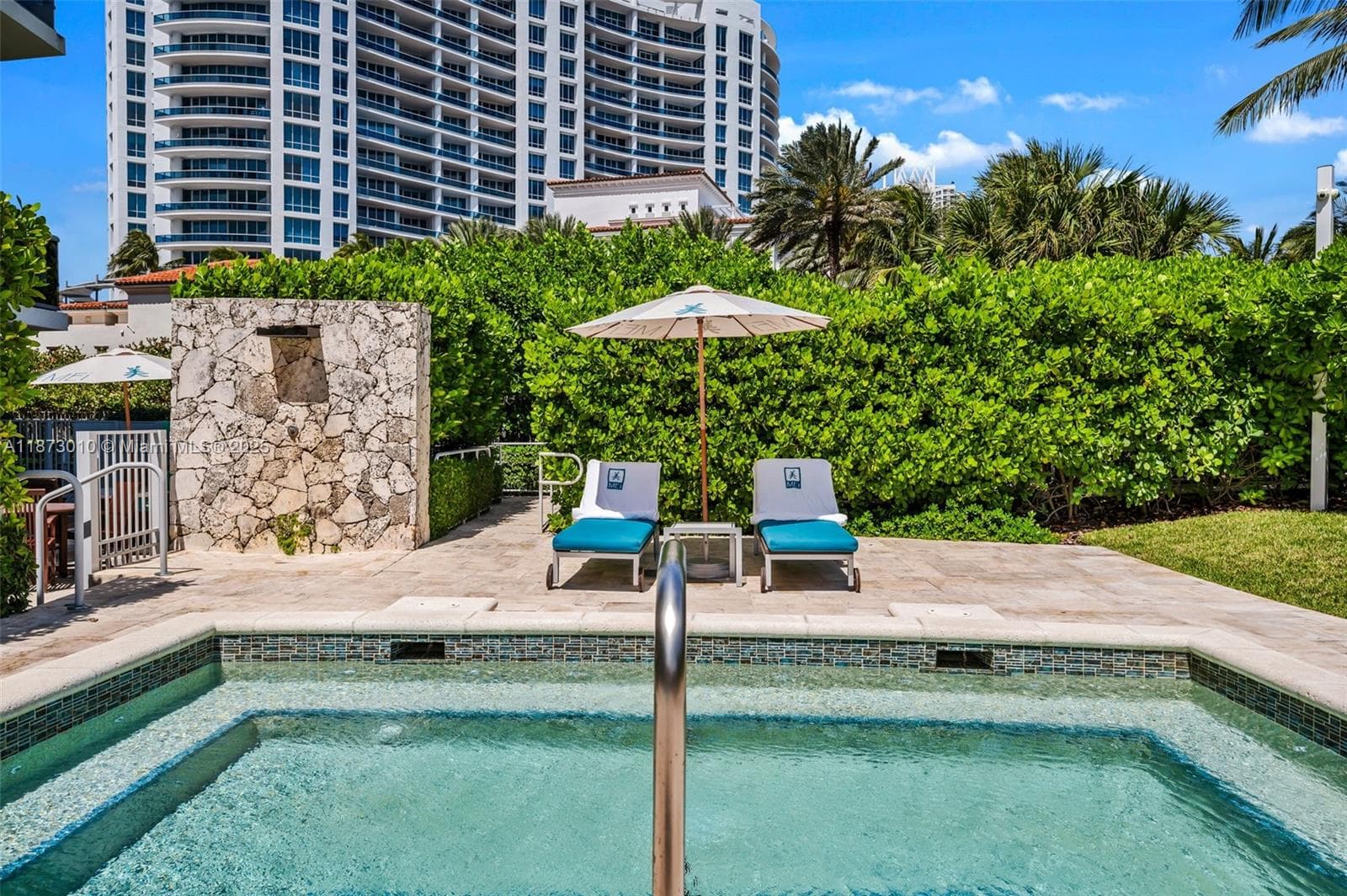5875 Collins Ave # 1503, Miami Beach FL 33140 — 33