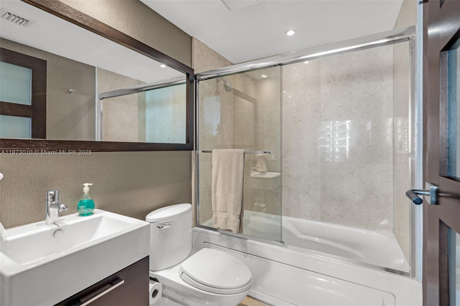 5875 Collins Ave # 1503, Miami Beach FL 33140 — 25