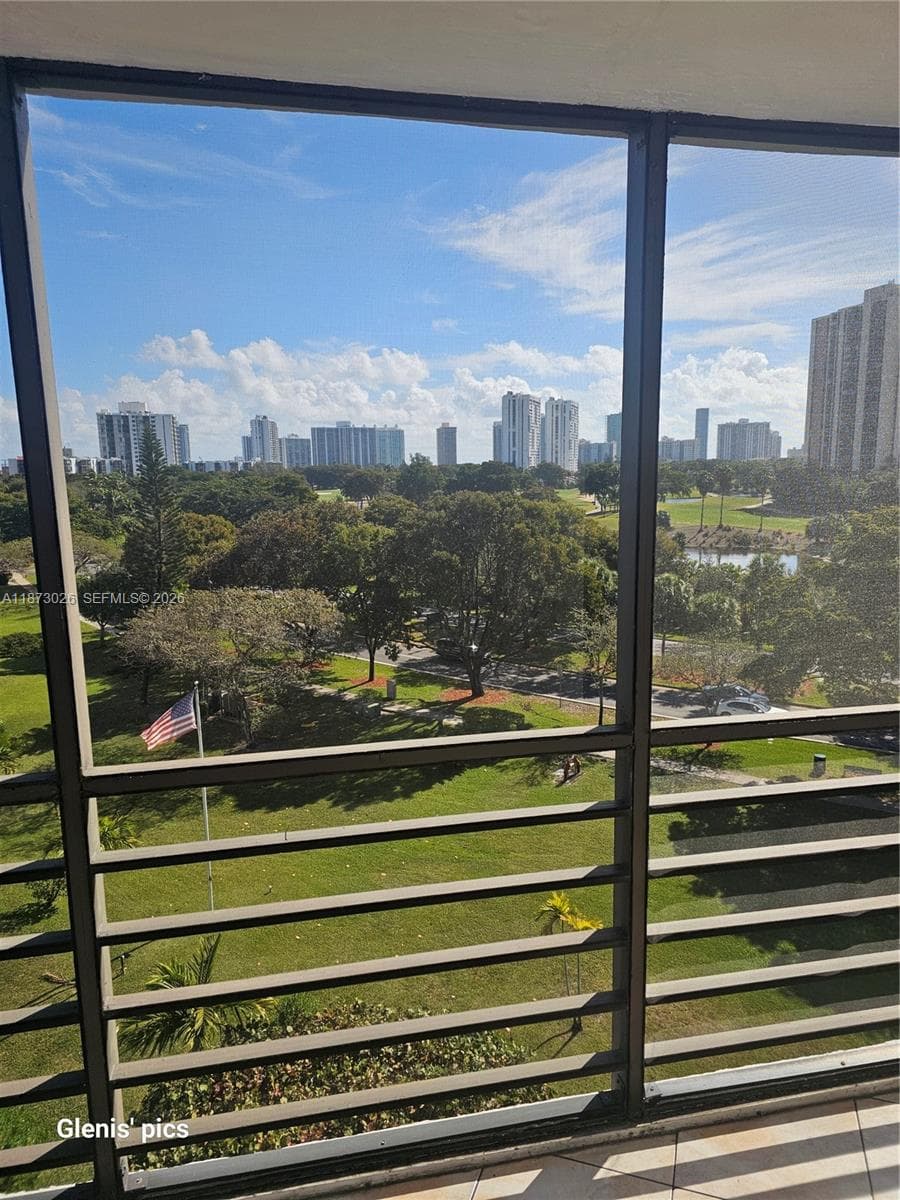 20400 W Country Club Dr # 711, Aventura FL 33180 — 1