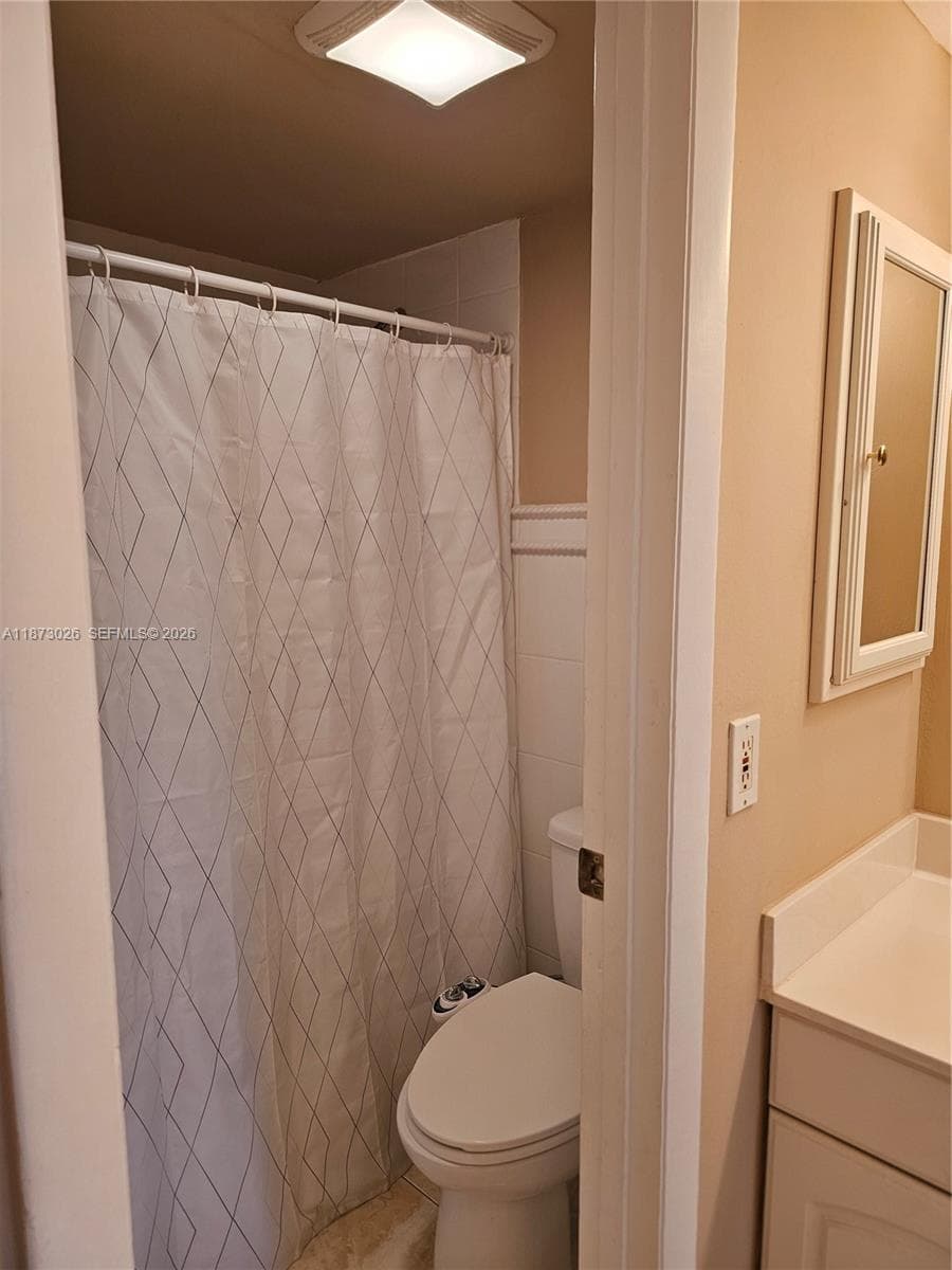 20400 W Country Club Dr # 711, Aventura FL 33180 — 24