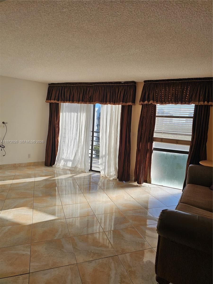 20400 W Country Club Dr # 711, Aventura FL 33180 — 34