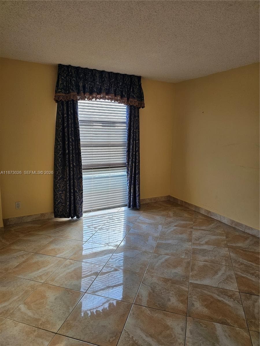 20400 W Country Club Dr # 711, Aventura FL 33180 — 33
