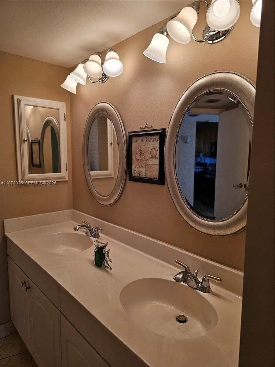 20400 W Country Club Dr # 711, Aventura FL 33180 — 19