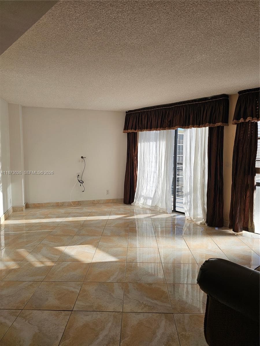 20400 W Country Club Dr # 711, Aventura FL 33180 — 35