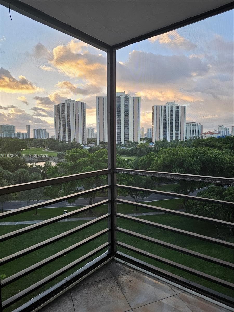 20400 W Country Club Dr # 711, Aventura FL 33180 — 4