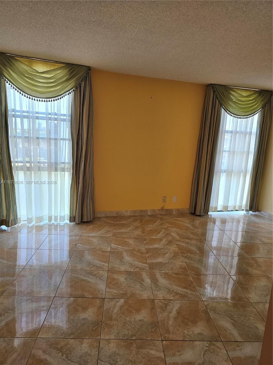 20400 W Country Club Dr # 711, Aventura FL 33180 — 25