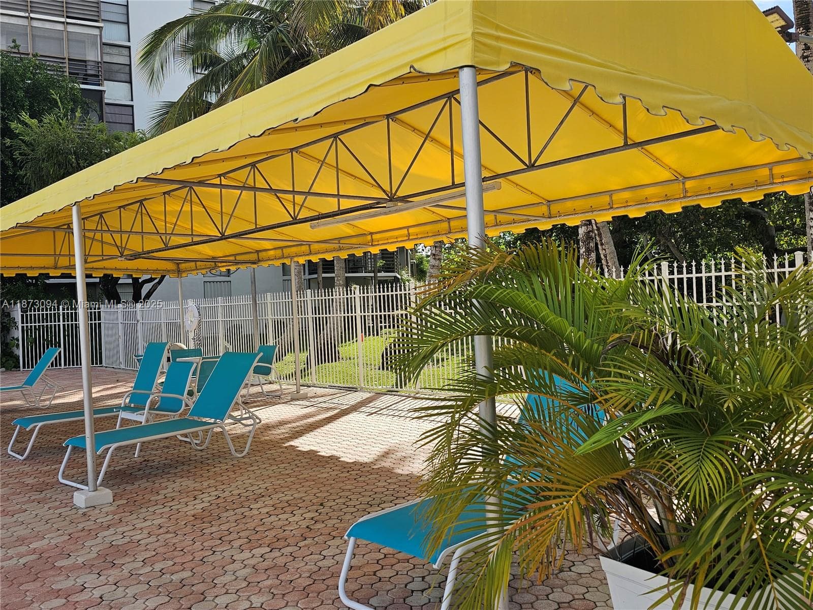 20400 W Country Club Dr # 315, Aventura FL 33180 — 2