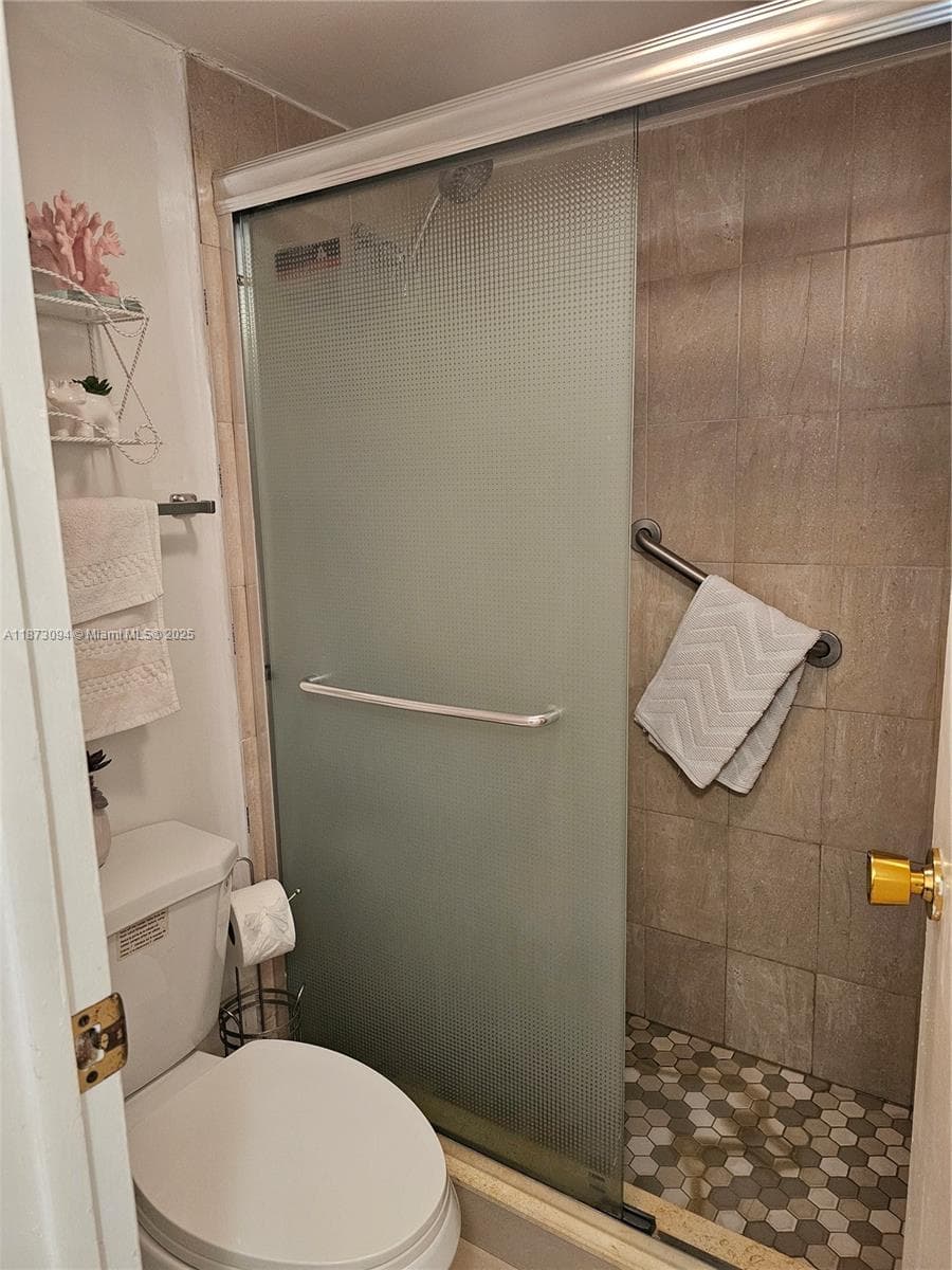 20400 W Country Club Dr # 315, Aventura FL 33180 — 16