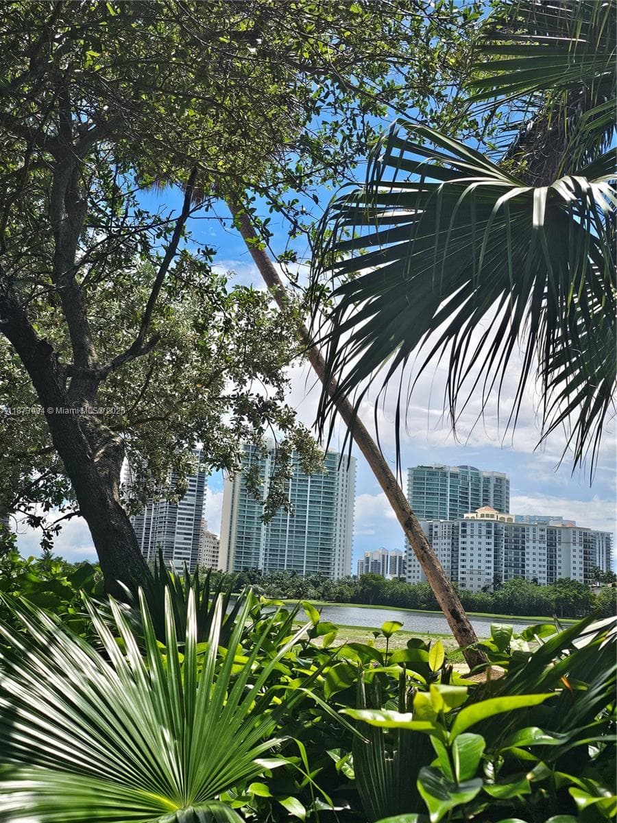 20400 W Country Club Dr # 315, Aventura FL 33180 — 12