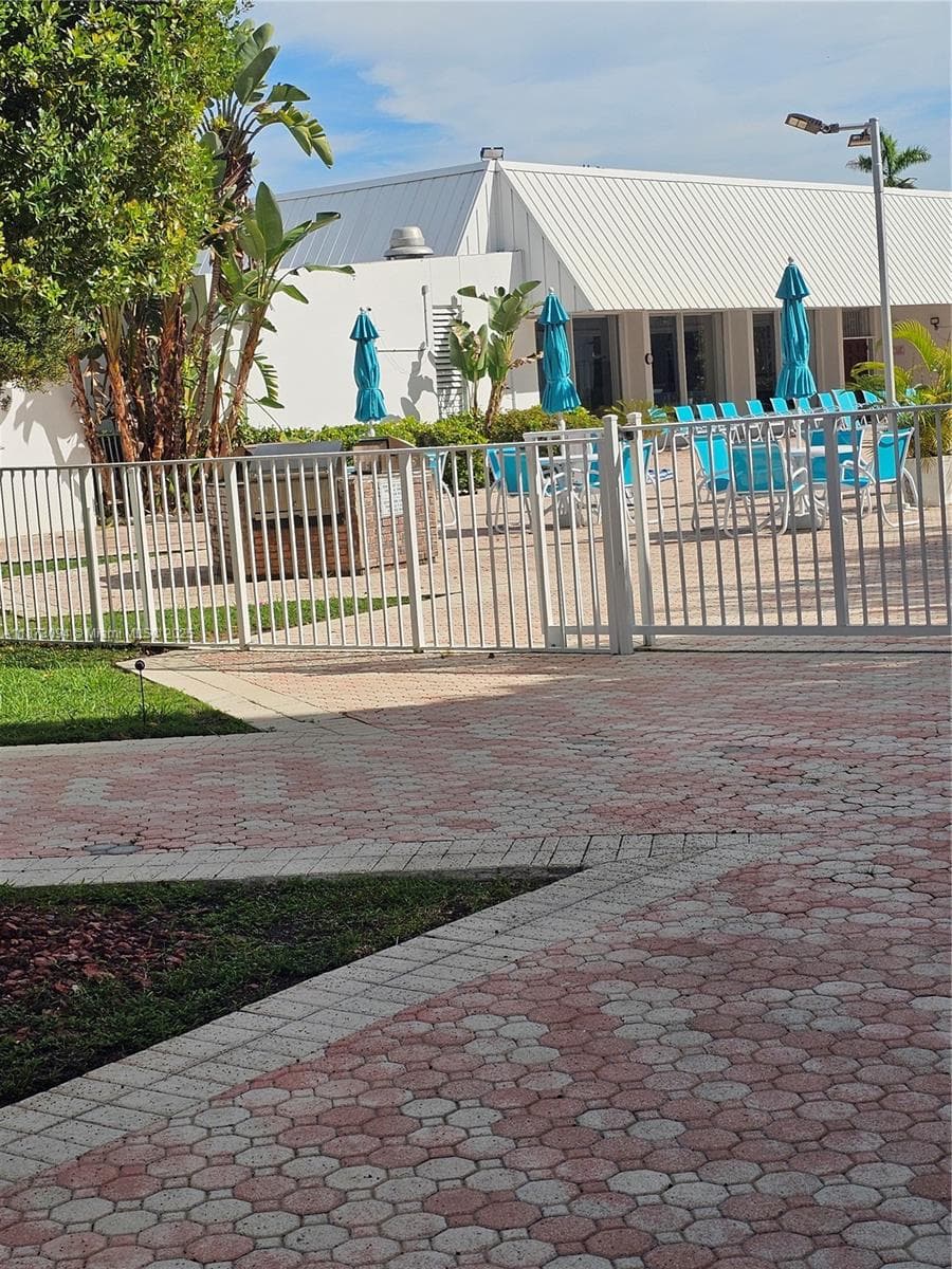 20400 W Country Club Dr # 315, Aventura FL 33180 — 4
