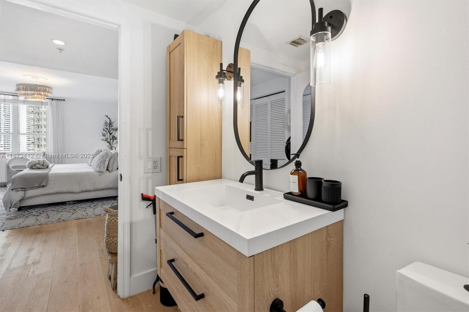 701 Brickell Key Blvd # 1106, Miami FL 33131 — 37