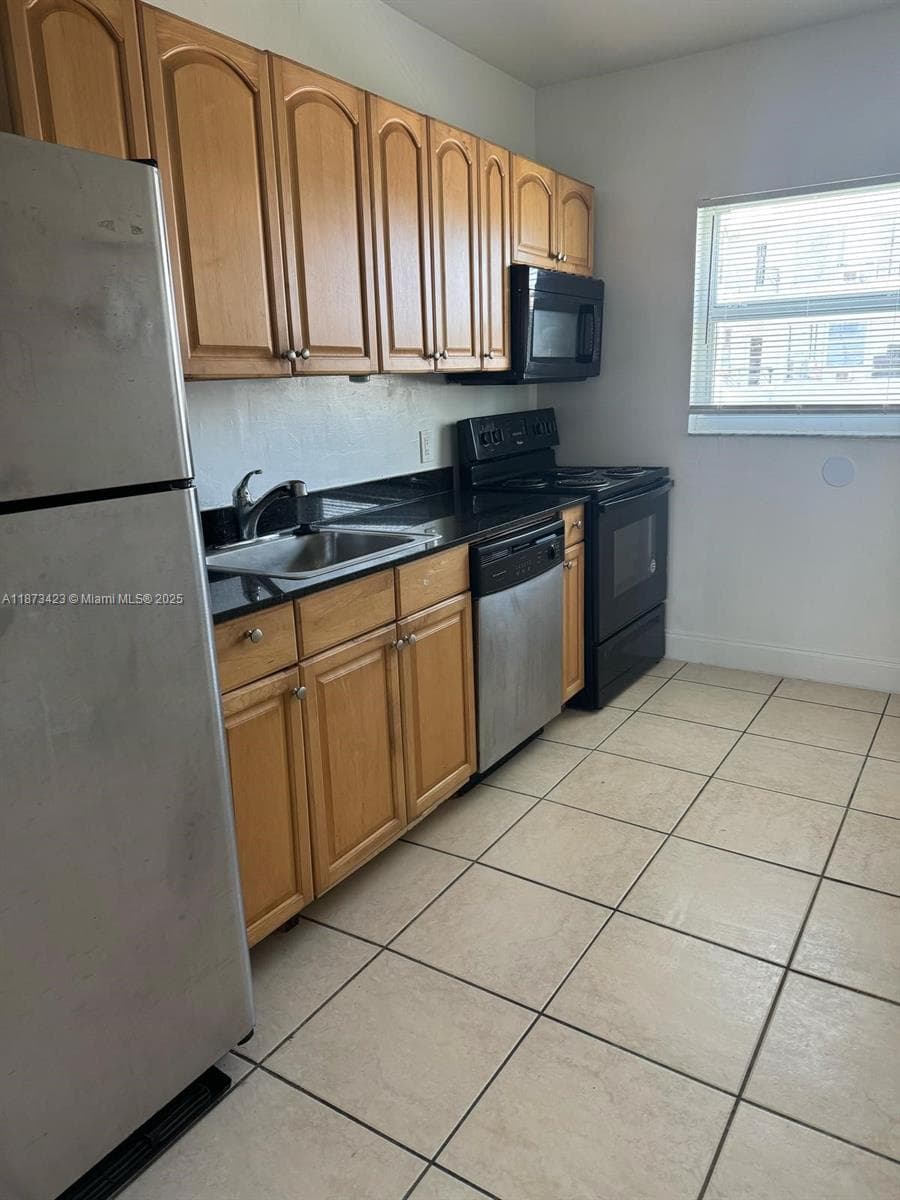 7207 Bay Dr # 6, Miami Beach FL 33141 — 2