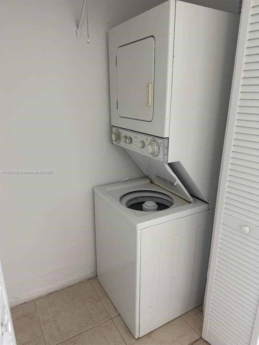 7207 Bay Dr # 6, Miami Beach FL 33141 — 7