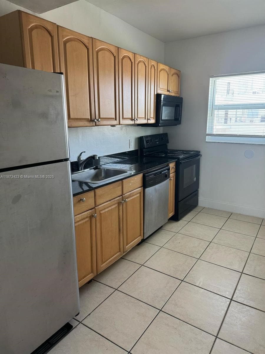 7207 Bay Dr # 6, Miami Beach FL 33141 — 1