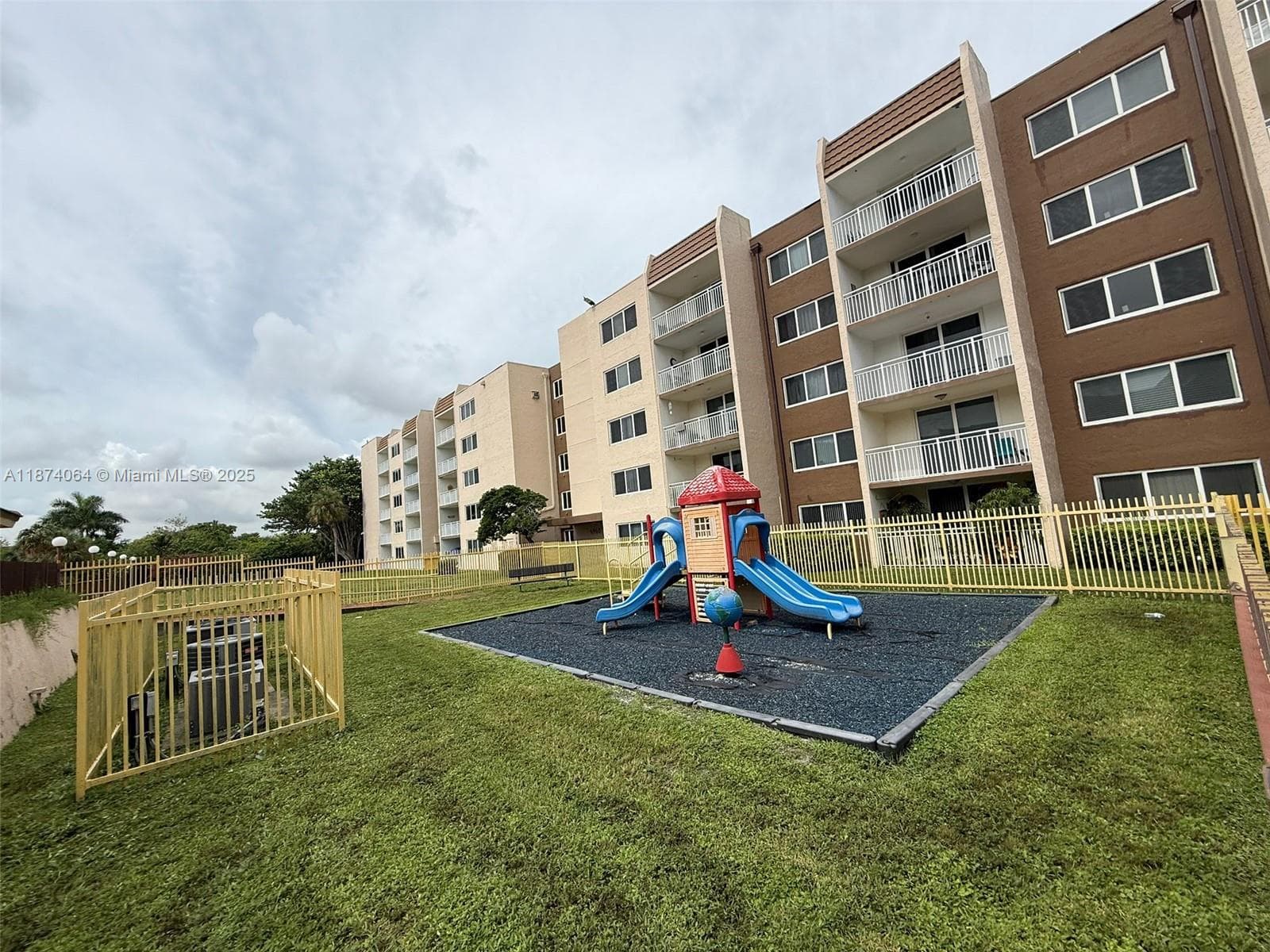6940 Miami Gardens Dr # 122, Hialeah FL 33015 — 13