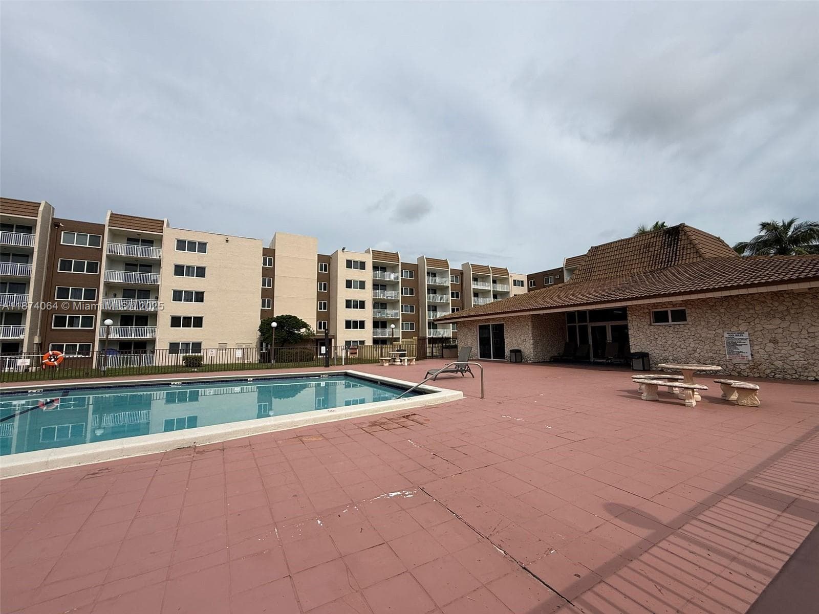 6940 Miami Gardens Dr # 122, Hialeah FL 33015 — 17