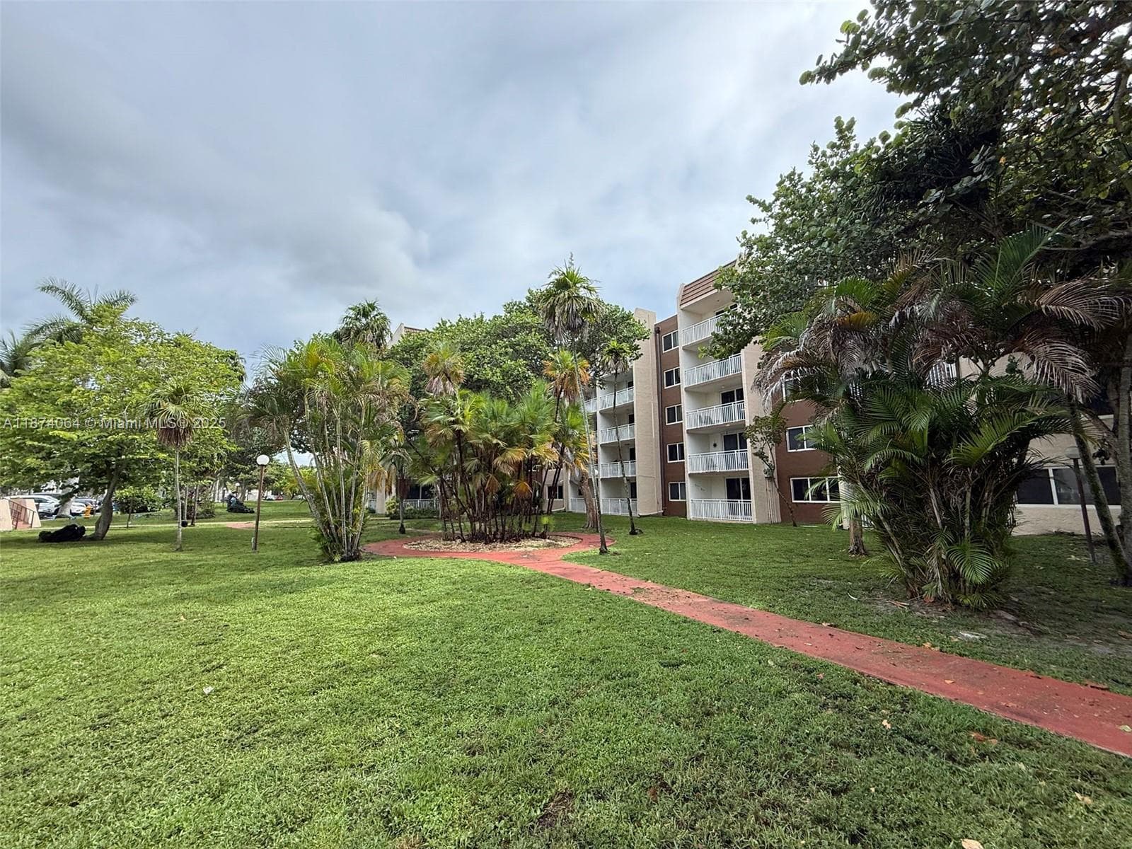 6940 Miami Gardens Dr # 122, Hialeah FL 33015 — 16