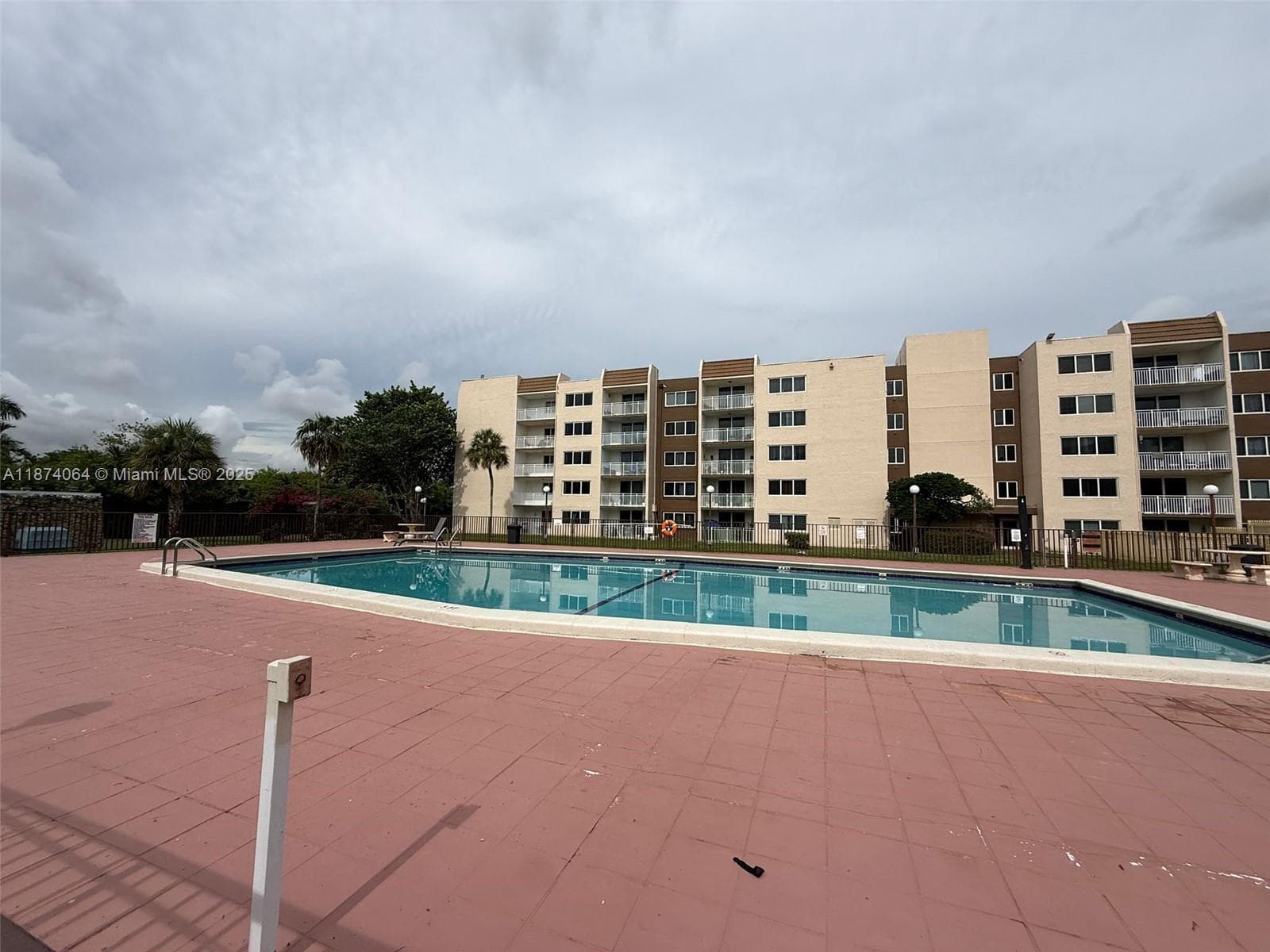 6940 Miami Gardens Dr # 122, Hialeah FL 33015 — 18