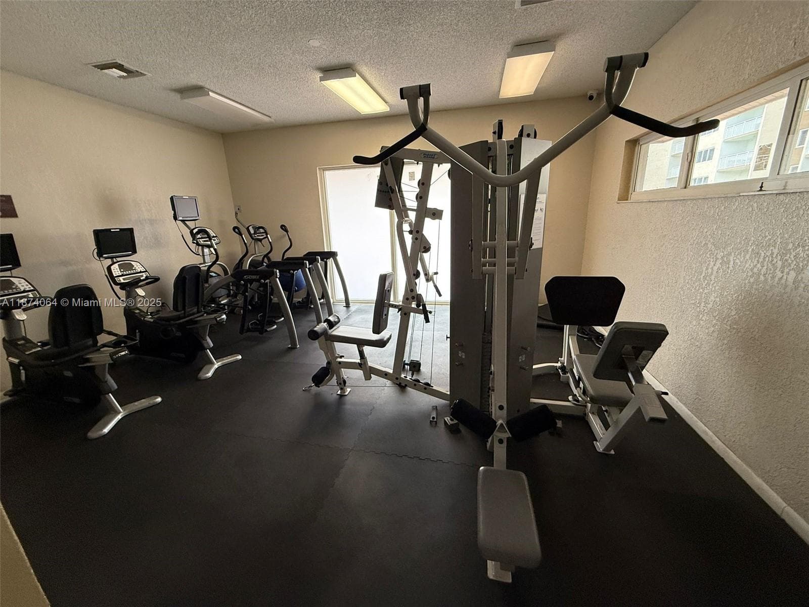 6940 Miami Gardens Dr # 122, Hialeah FL 33015 — 19