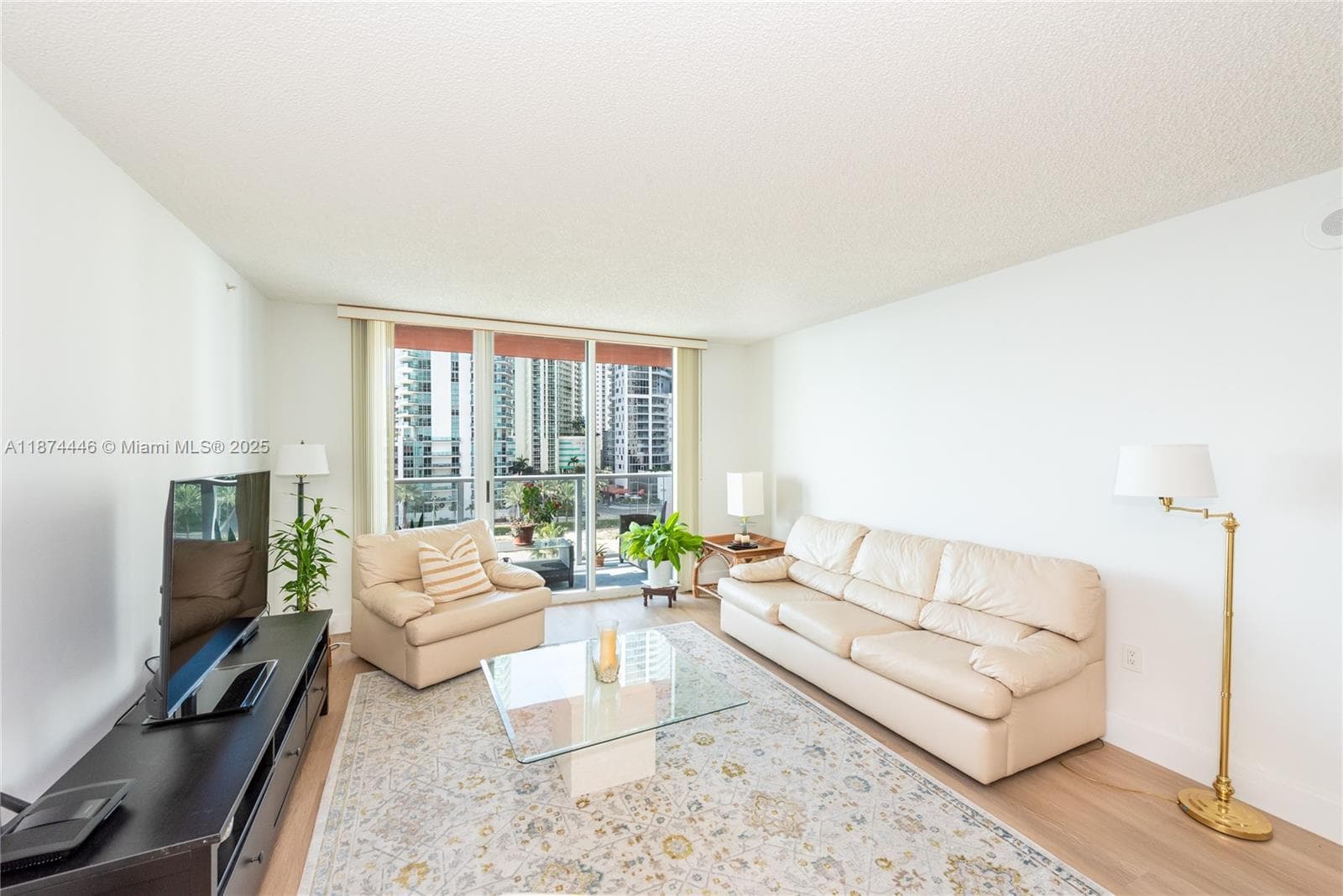 1155 Brickell Bay Dr # 609, Miami FL 33131 — 21