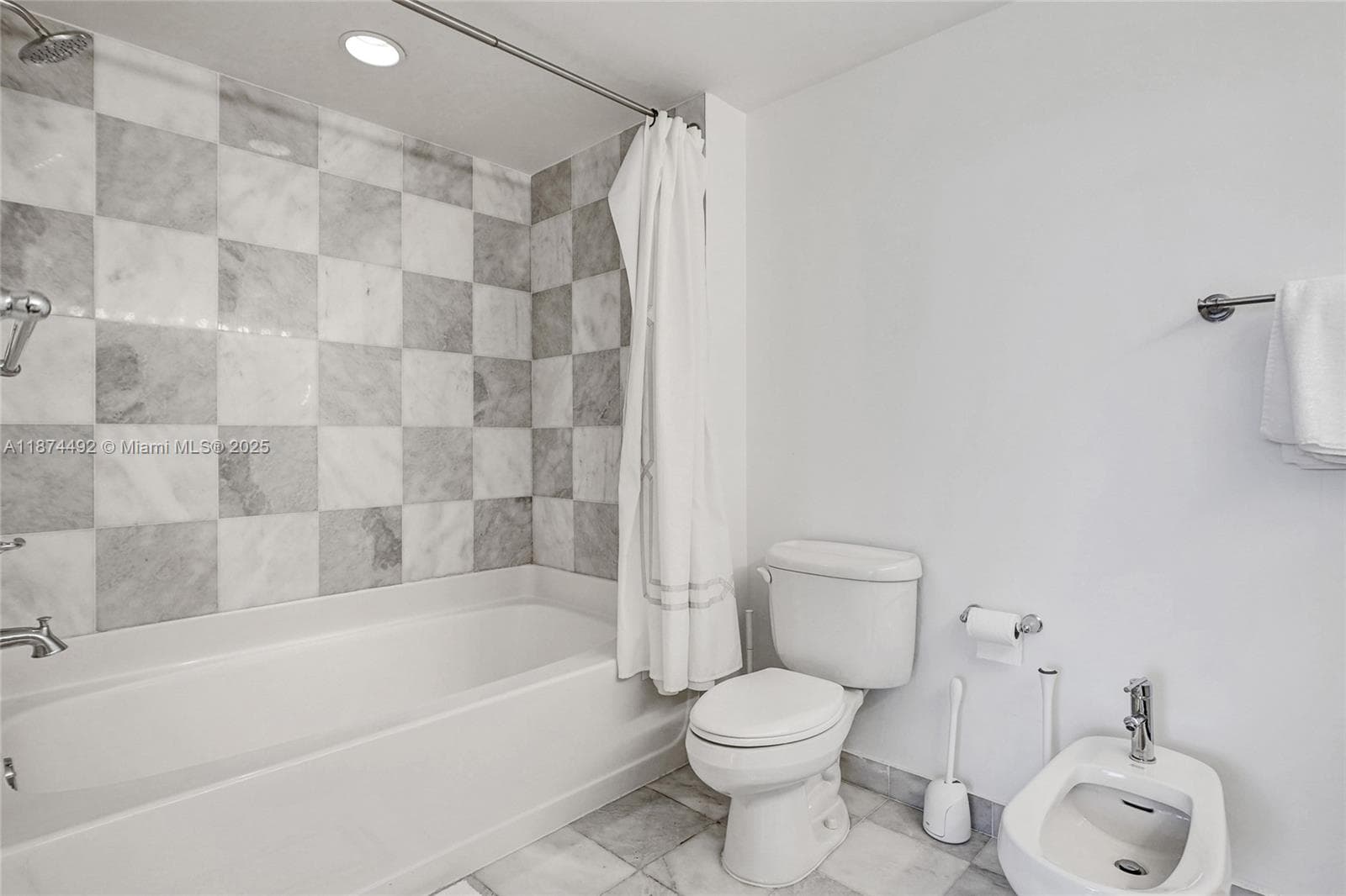 601 NE 36th St # 2703, Miami FL 33137 — 17