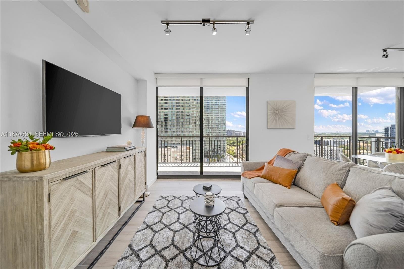 999 SW 1st Ave # 1903, Miami FL 33130 — 3