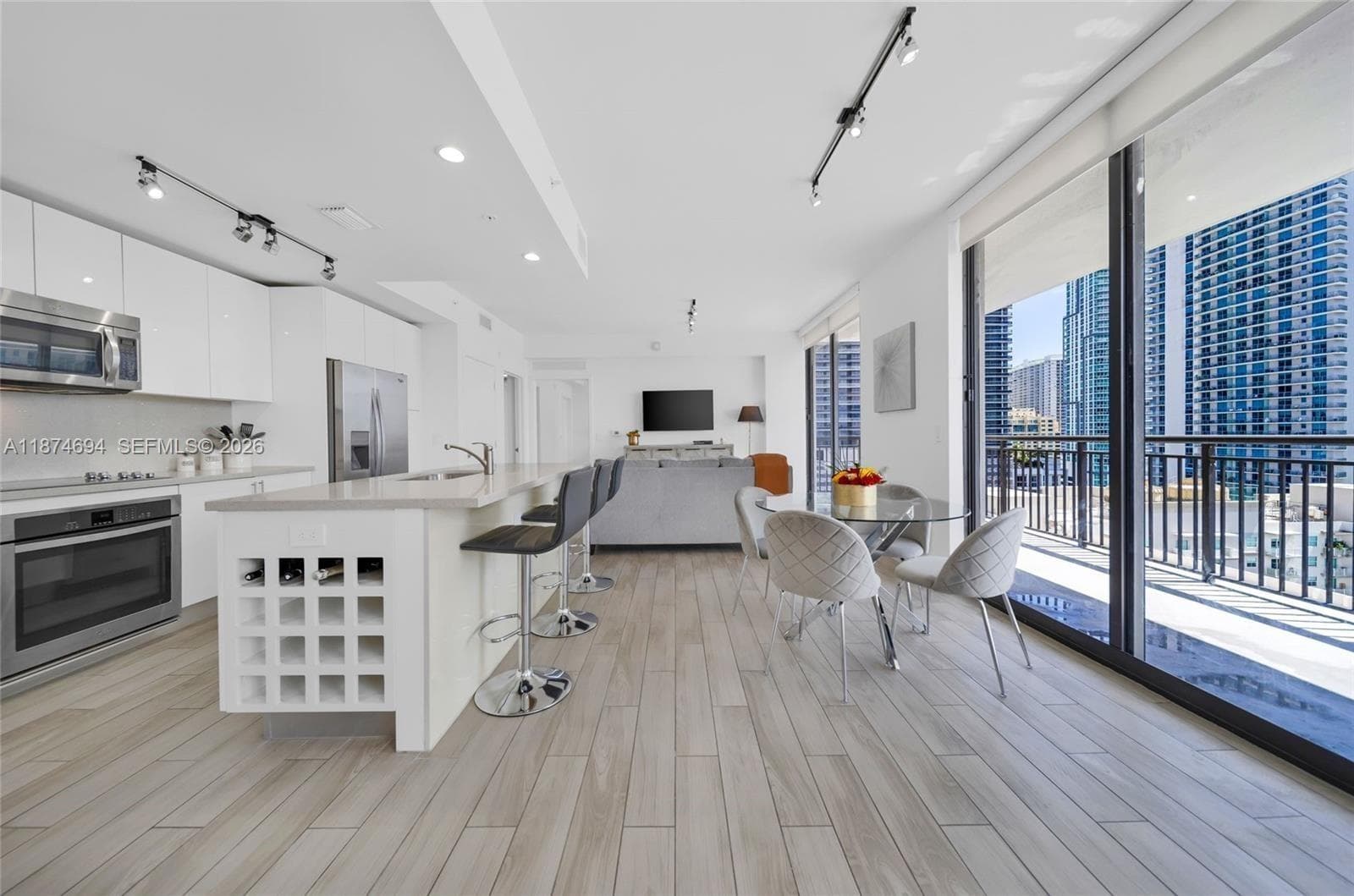 999 SW 1st Ave # 1903, Miami FL 33130 — 4