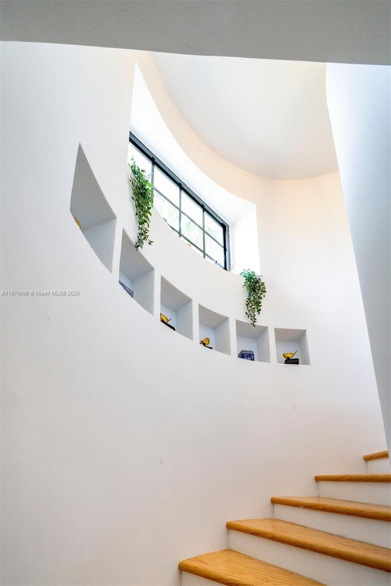 5149 Alton Rd, Miami Beach FL 33140 — 24