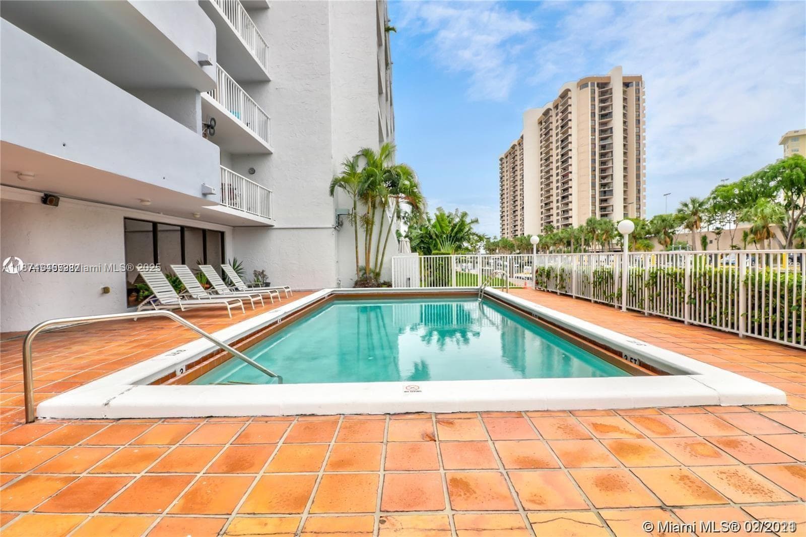 1650 NE 115th St # 403, Miami FL 33181 — 17